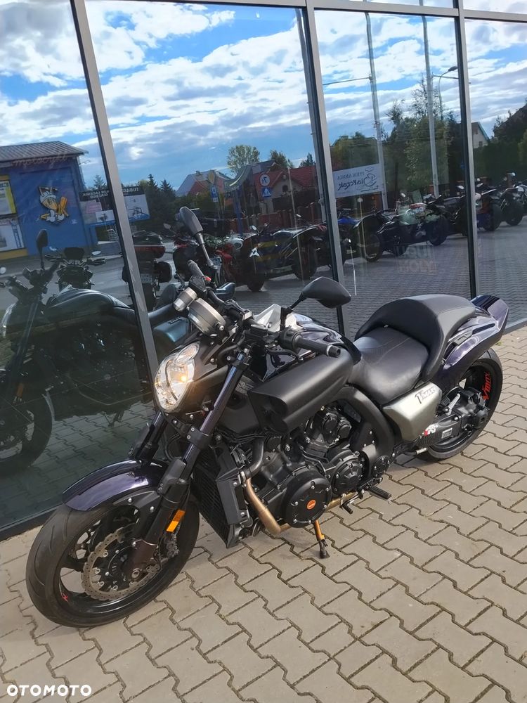 Yamaha V-MAX - 1