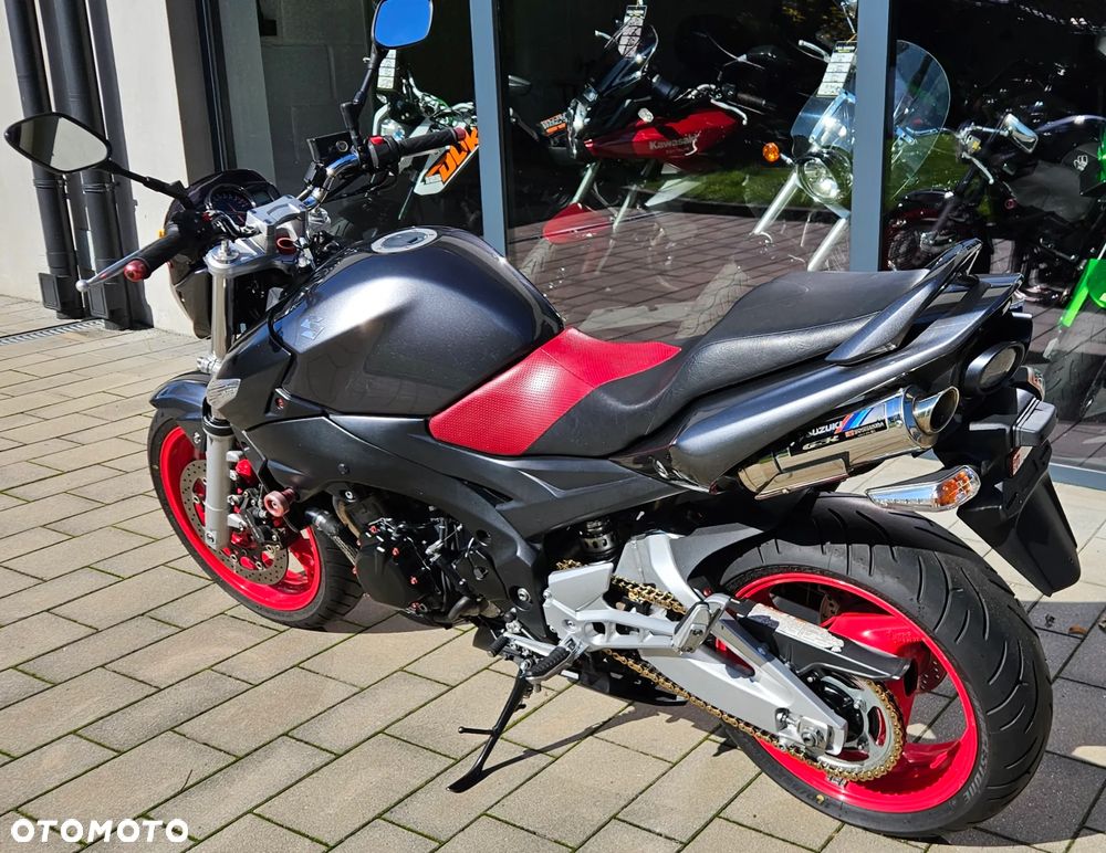 Suzuki GSR - 9
