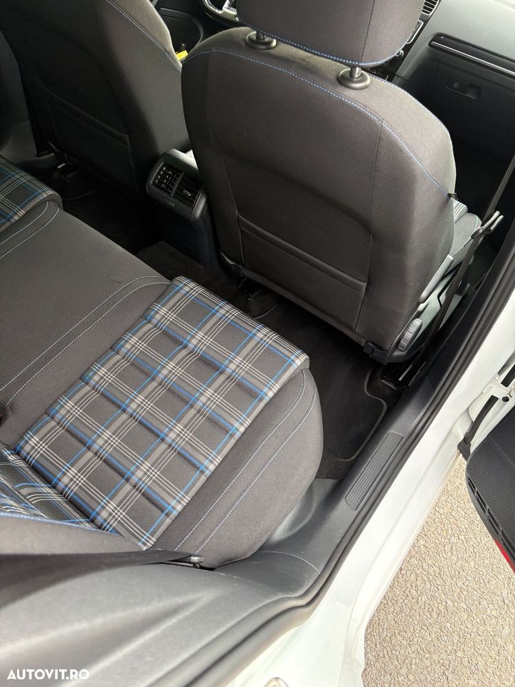 Volkswagen Golf - 12