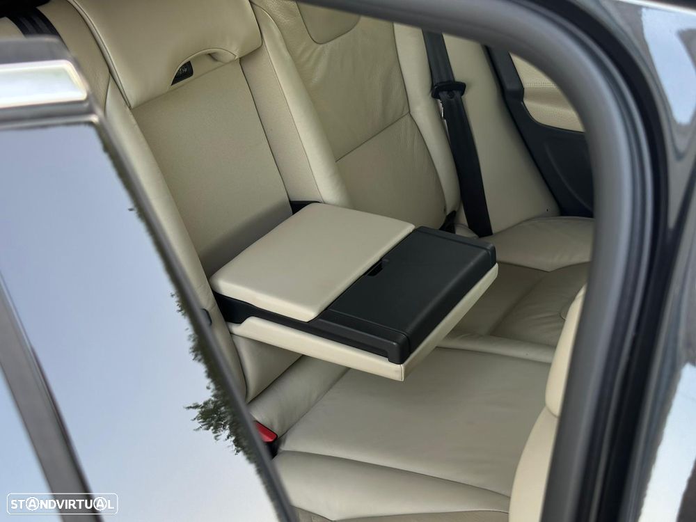 Volvo V60 2.4 D6 Summum AWD Phev - 37