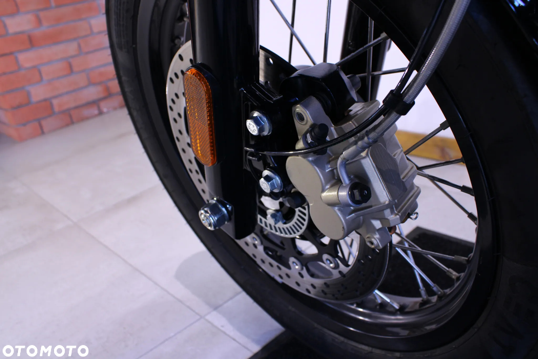 Royal Enfield Continental - 25