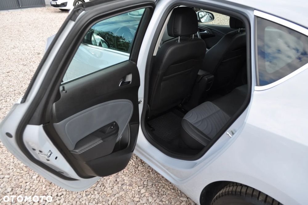 Opel Astra 1.6 Turbo Automatik - 19