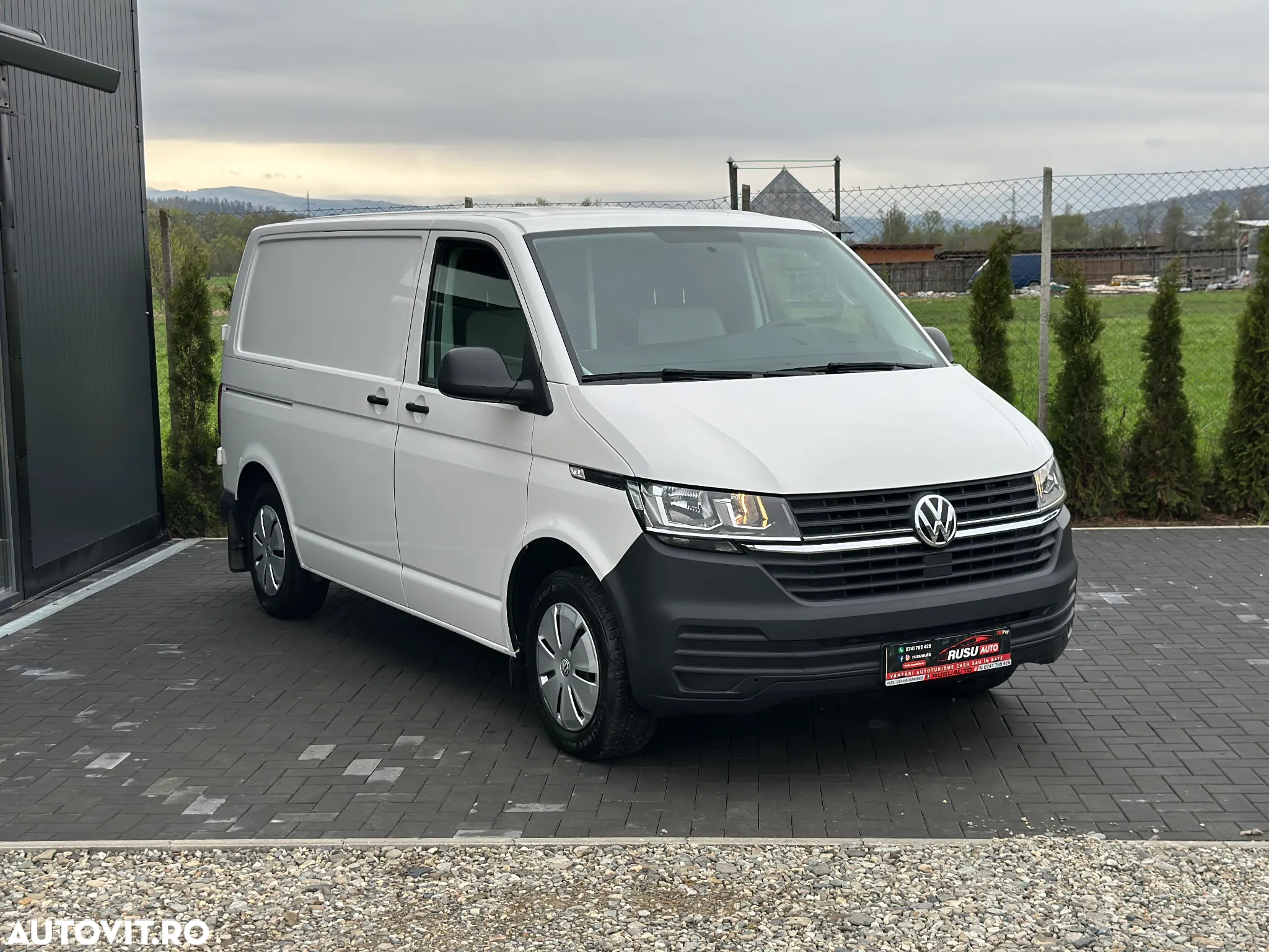 Volkswagen Transporter - 2