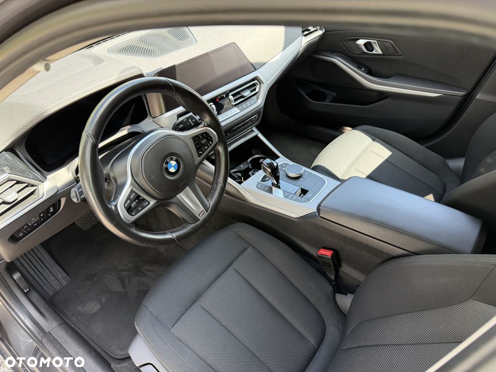 BMW Seria 3 318d mHEV - 8