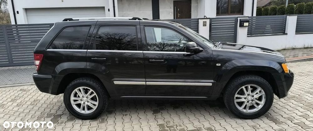 Jeep Grand Cherokee - 21