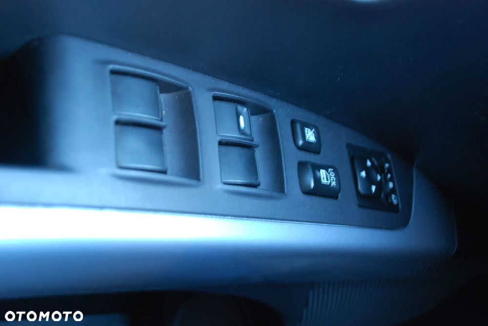 Mitsubishi Outlander 2.0 Intense NAVI 2WD EU5 CVT - 23