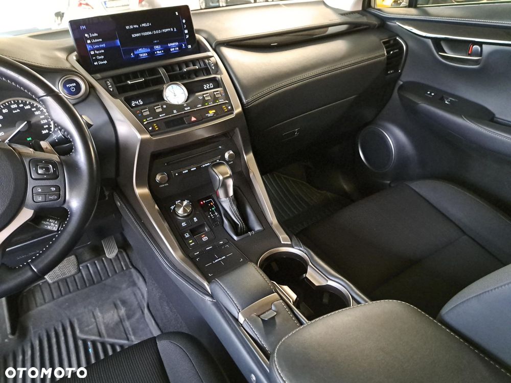 Lexus NX 300h Business Edition AWD - 26