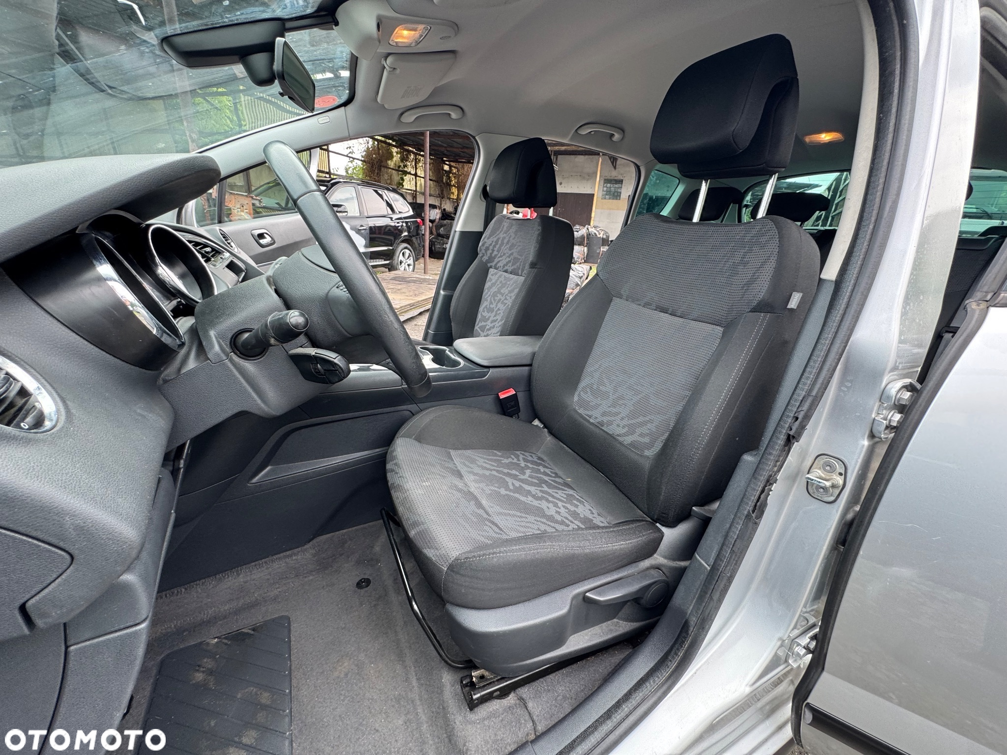 Peugeot 3008 1.6 HDi Premium - 14