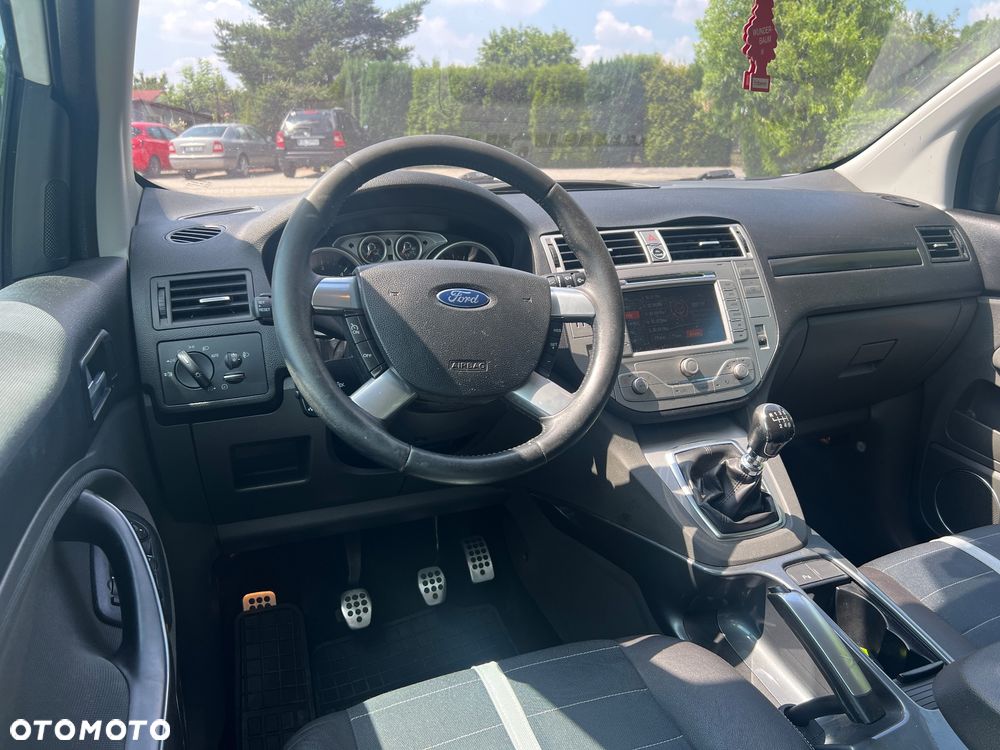 Ford Kuga 2.0 TDCi 2x4 Titanium - 29