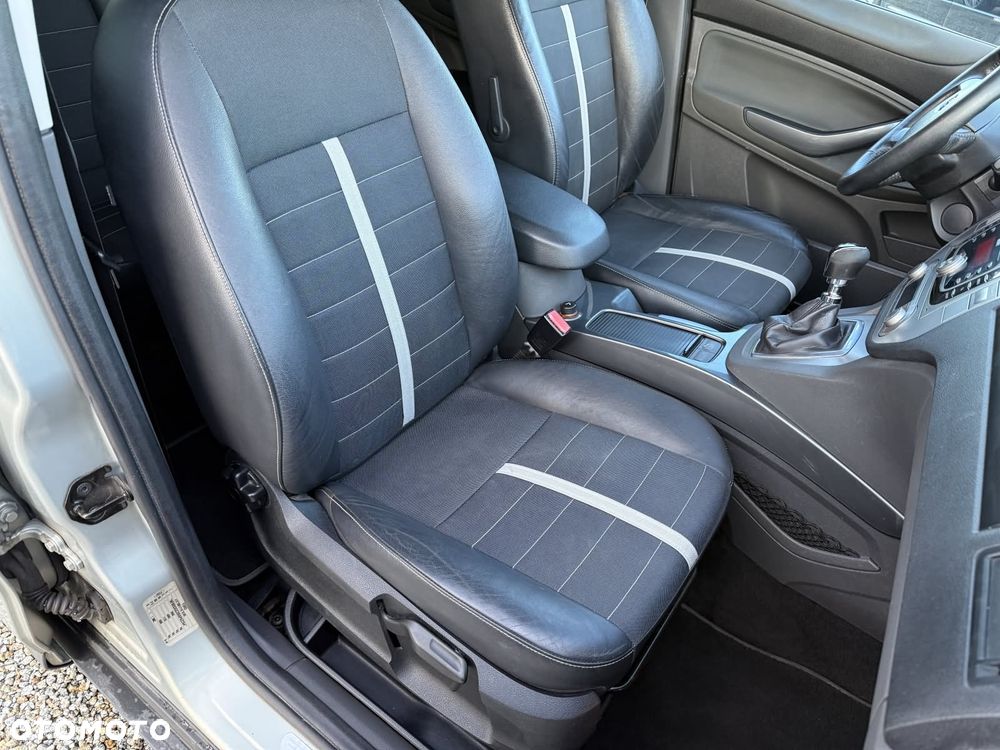 Ford Kuga 2.0 TDCi 2x4 Titanium - 22