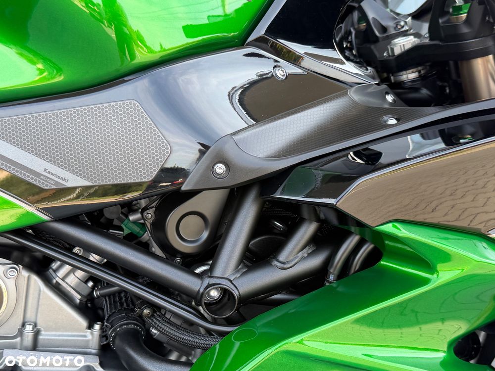 Kawasaki Ninja H2 SX - 16