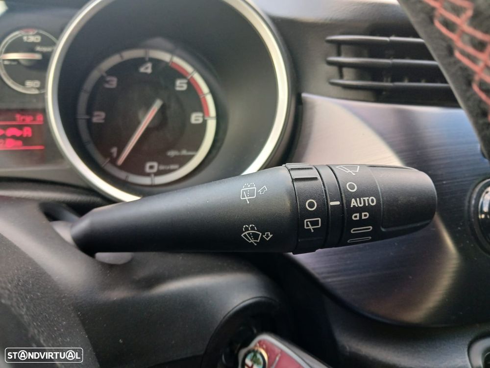 Alfa Romeo Giulietta 1.6 JTDm Distinctive - 17