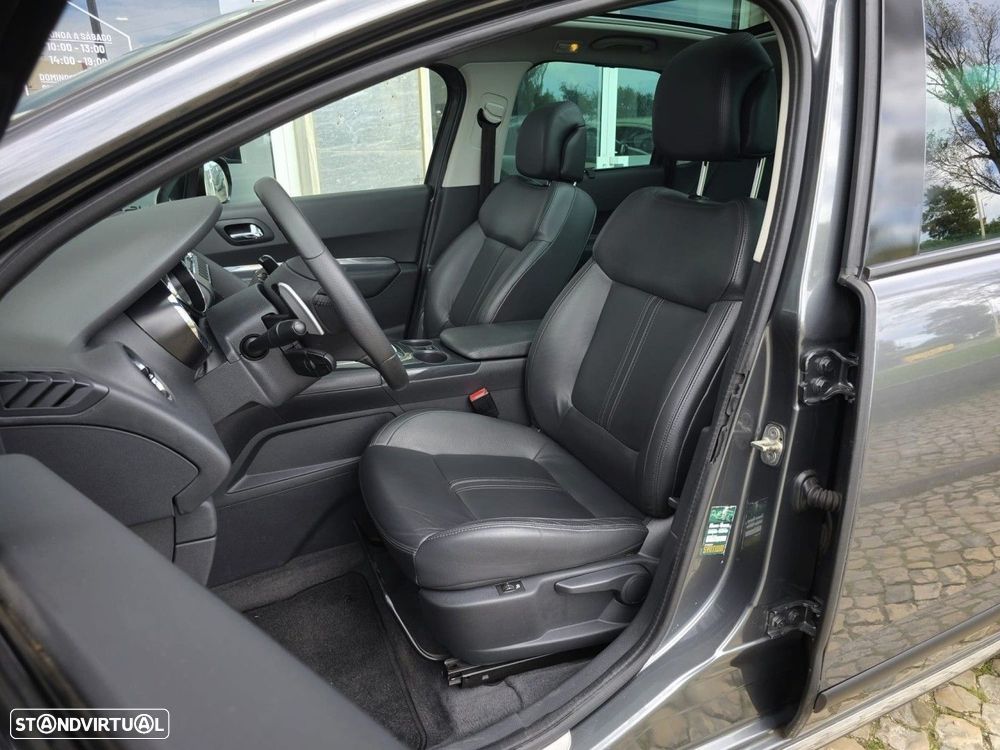 Peugeot 3008 1.6 e-HDi Executive CMP6 - 17