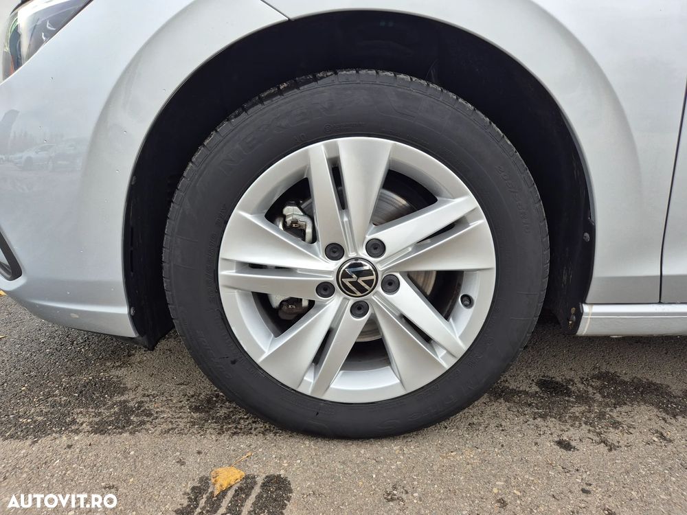 Volkswagen Golf 1.0 eTSI DSG MHEV Life - 36