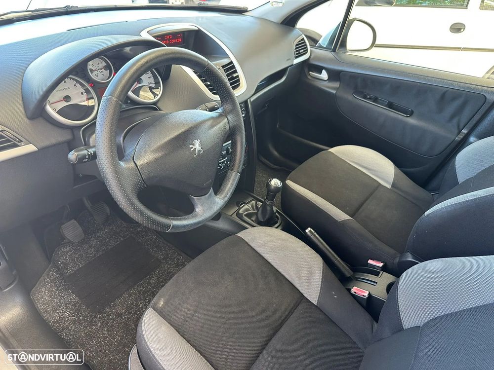 Peugeot 207 1.4 16V Trendy - 13