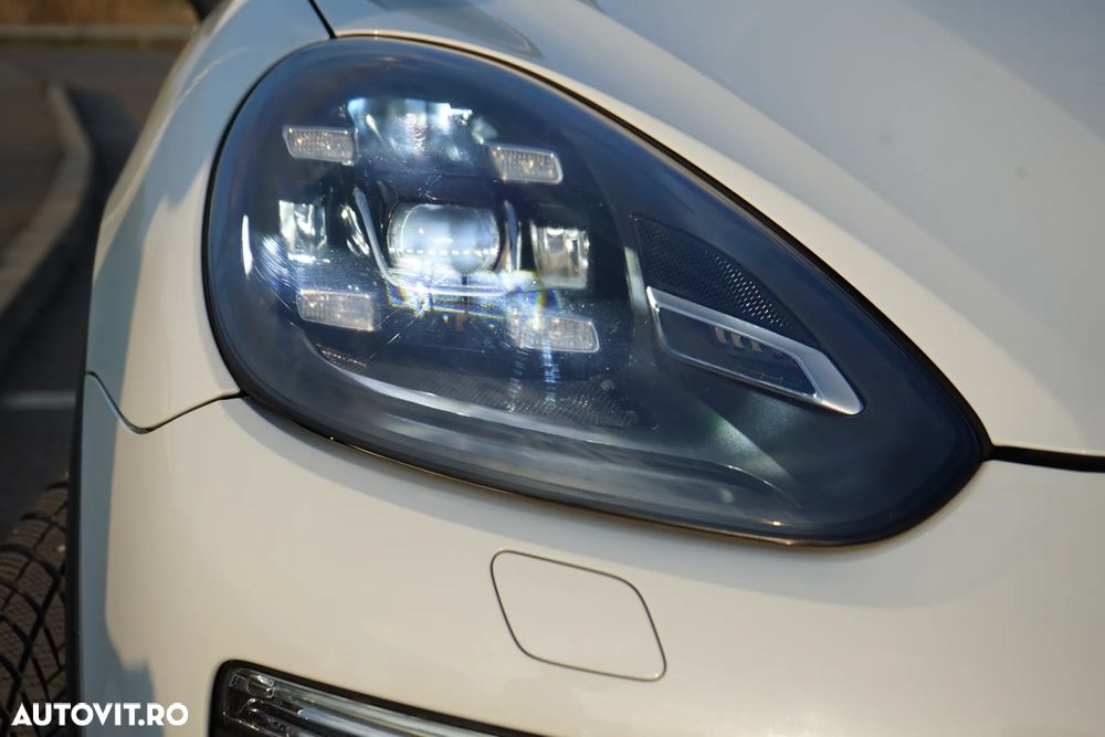 Porsche Cayenne - 26