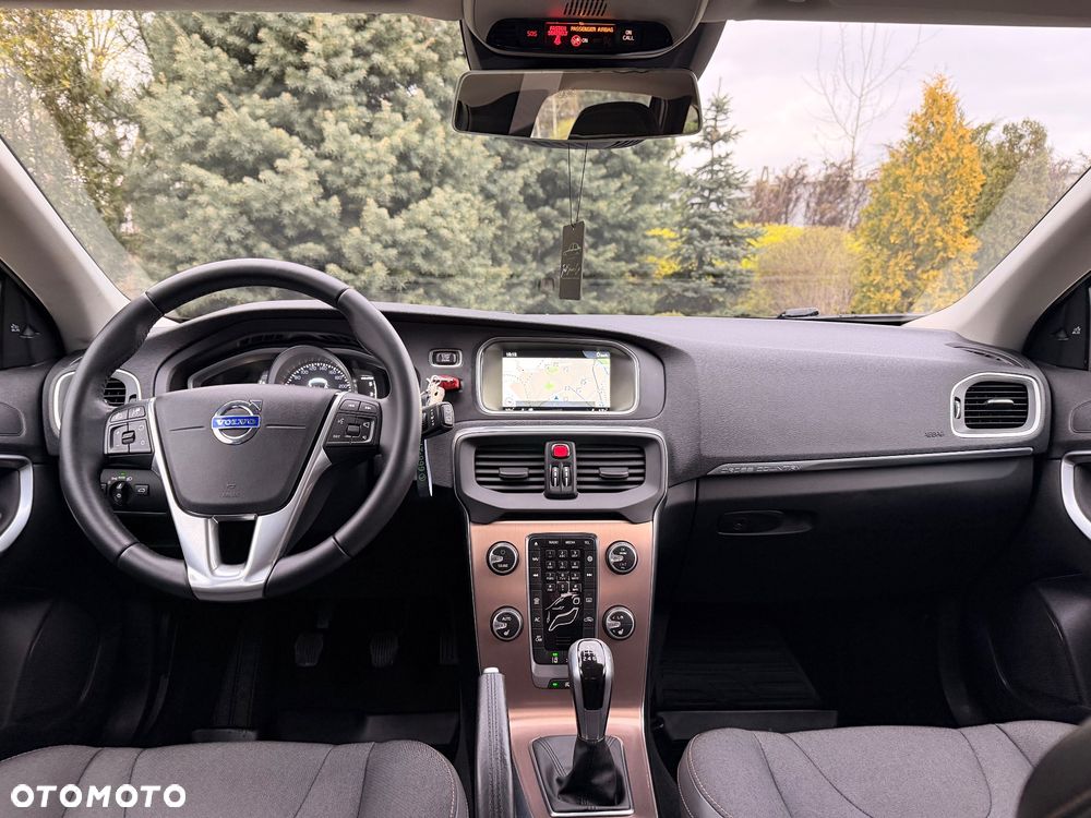 Volvo V40 Cross Country D2 Momentum - 4