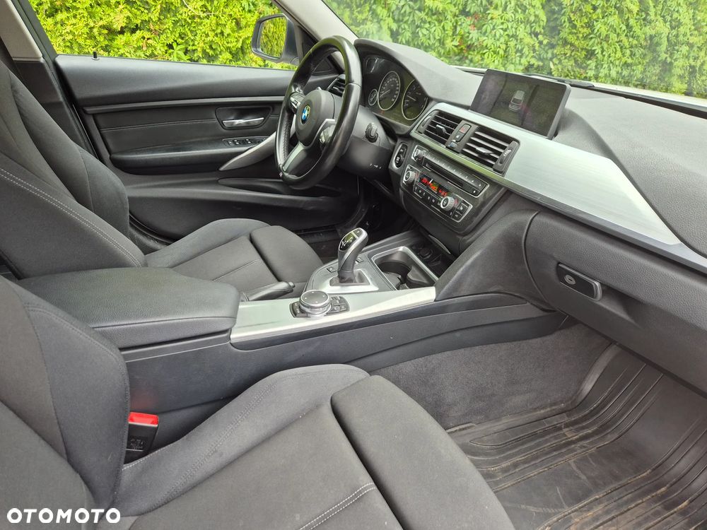 BMW Seria 3 335i Touring Sport Line - 23