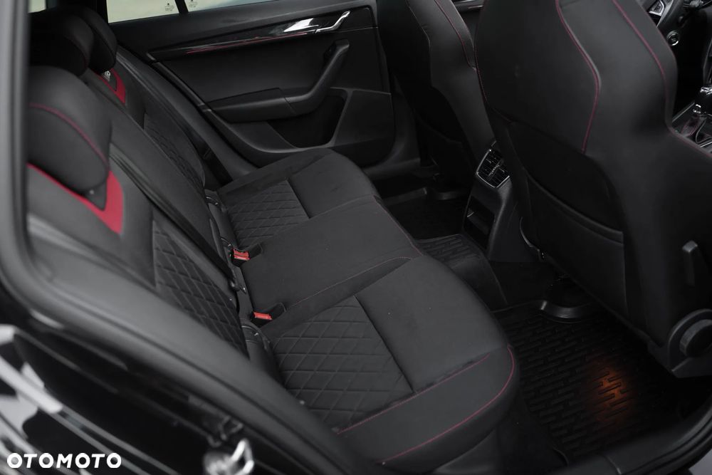 Skoda Octavia 2.0 TSI RS Challenge 245 DSG - 32