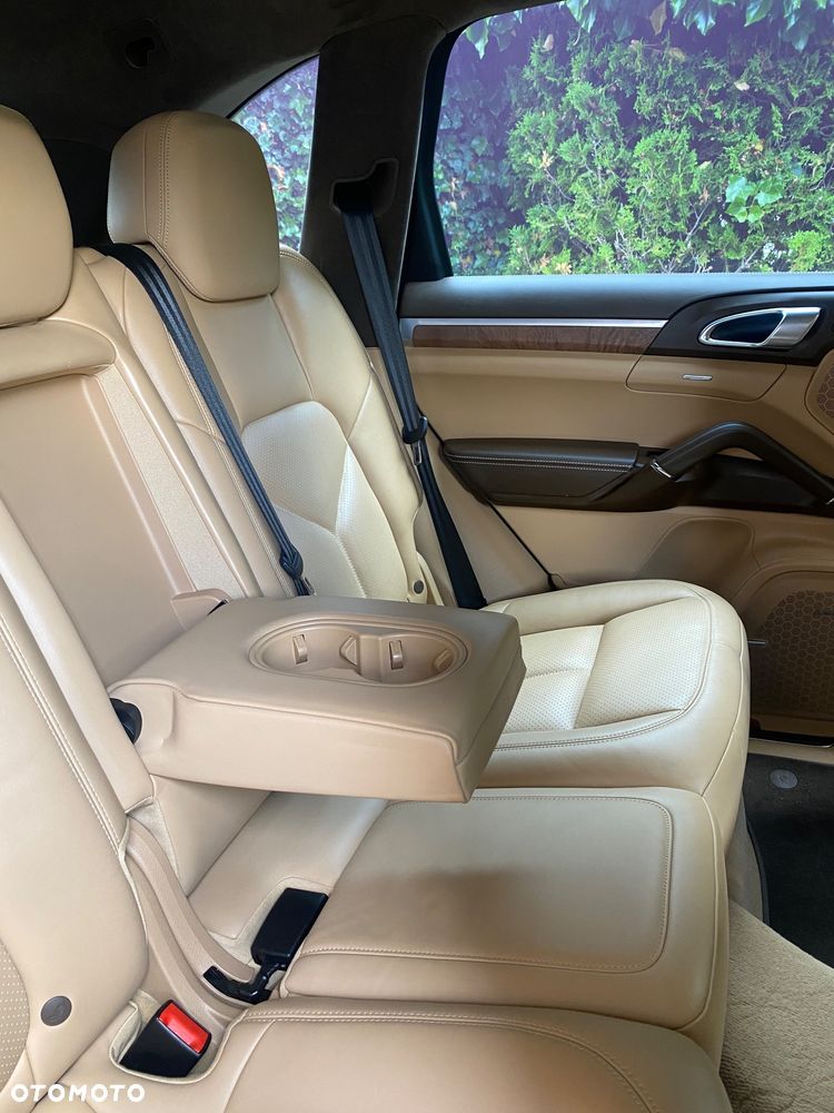 Porsche Cayenne Turbo - 12