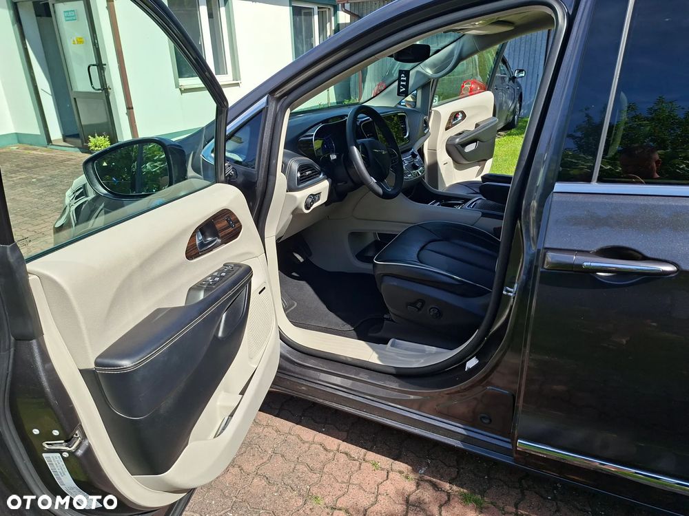Chrysler Pacifica - 13