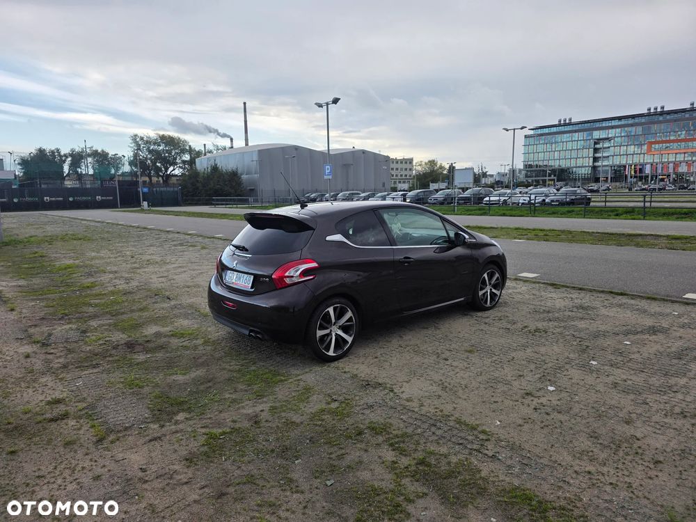Peugeot 208 - 5