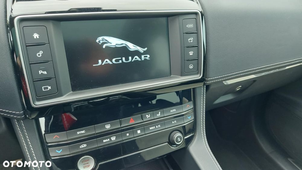 Jaguar F-Pace 20d AWD R-Sport - 22