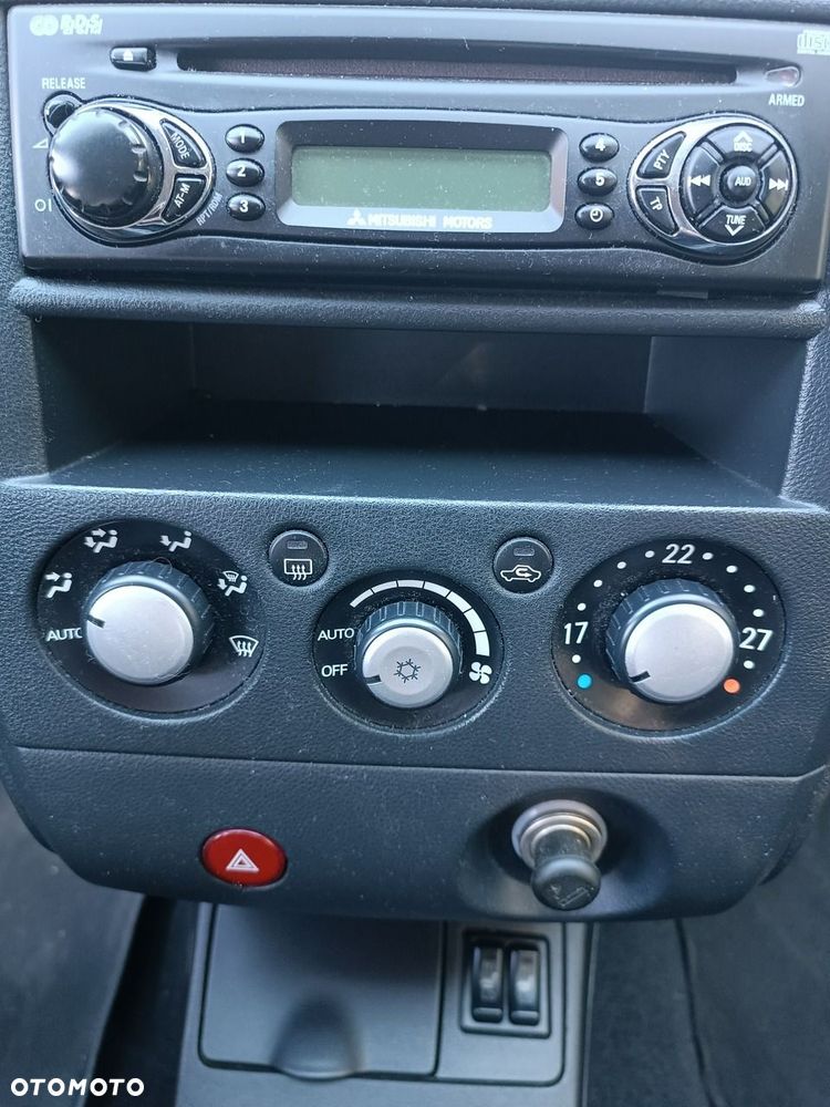Mitsubishi Outlander - 23
