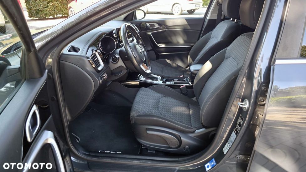 Kia Ceed 1.6 CRDi mHEV Business Line DCT - 14