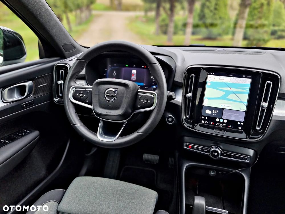 Volvo XC 40 B3 B DKG Plus Black Edition - 24