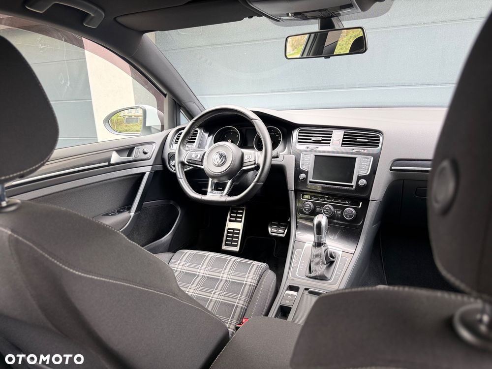 Volkswagen Golf - 8