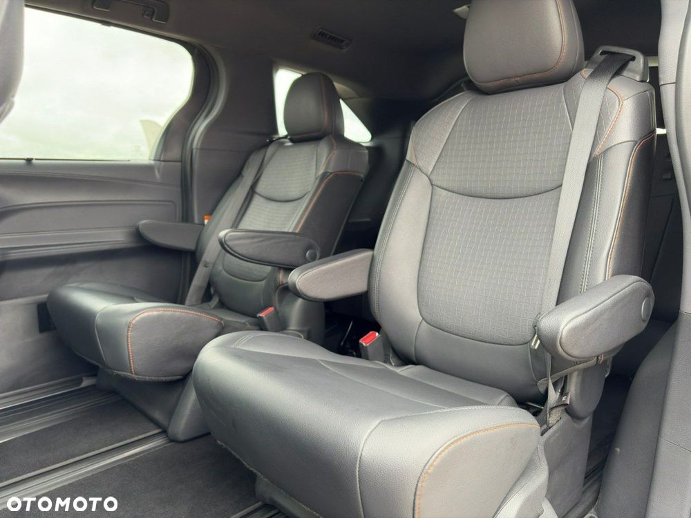 Toyota Sienna - 16