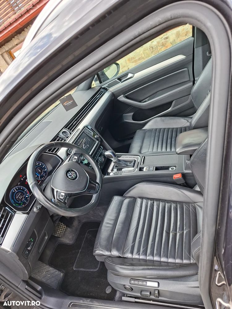 Volkswagen Passat - 12