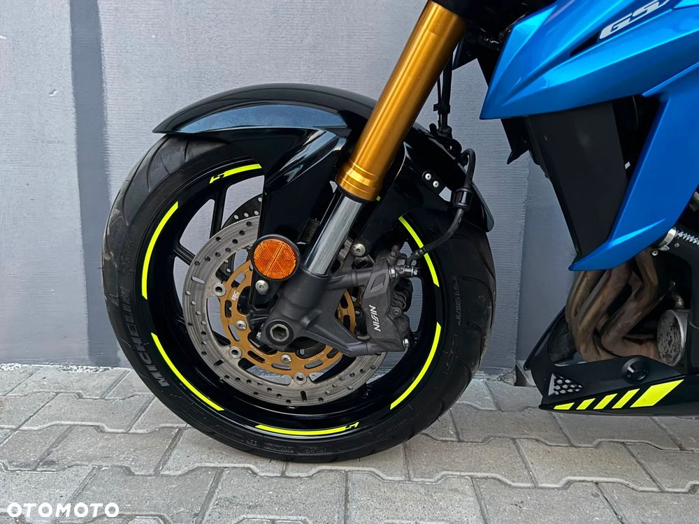 Suzuki GSX - 10