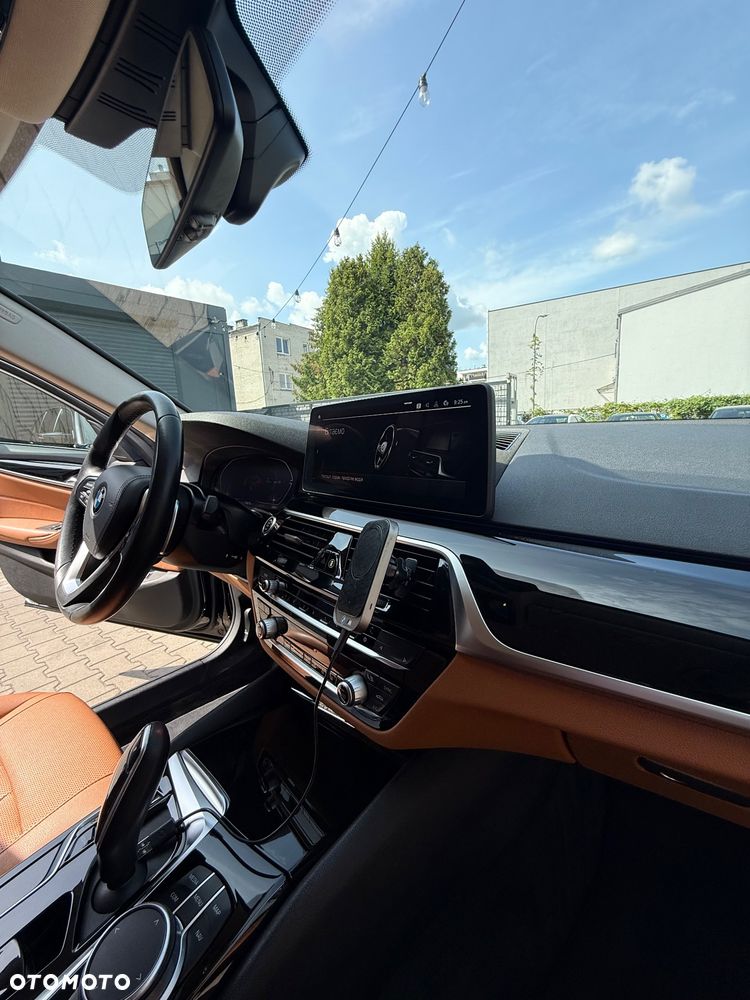 BMW Seria 5 518d mHEV - 35