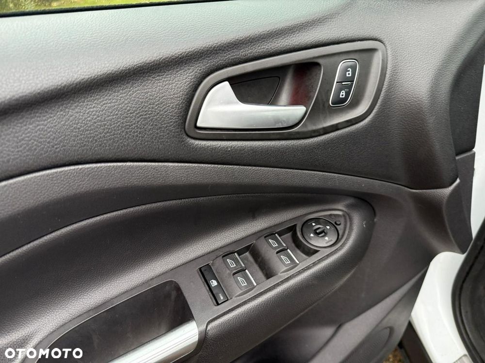 Ford Kuga - 25