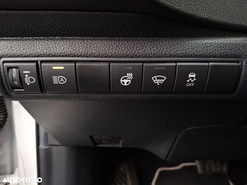 Toyota Corolla 1.8 Hybrid Business Edition - 24