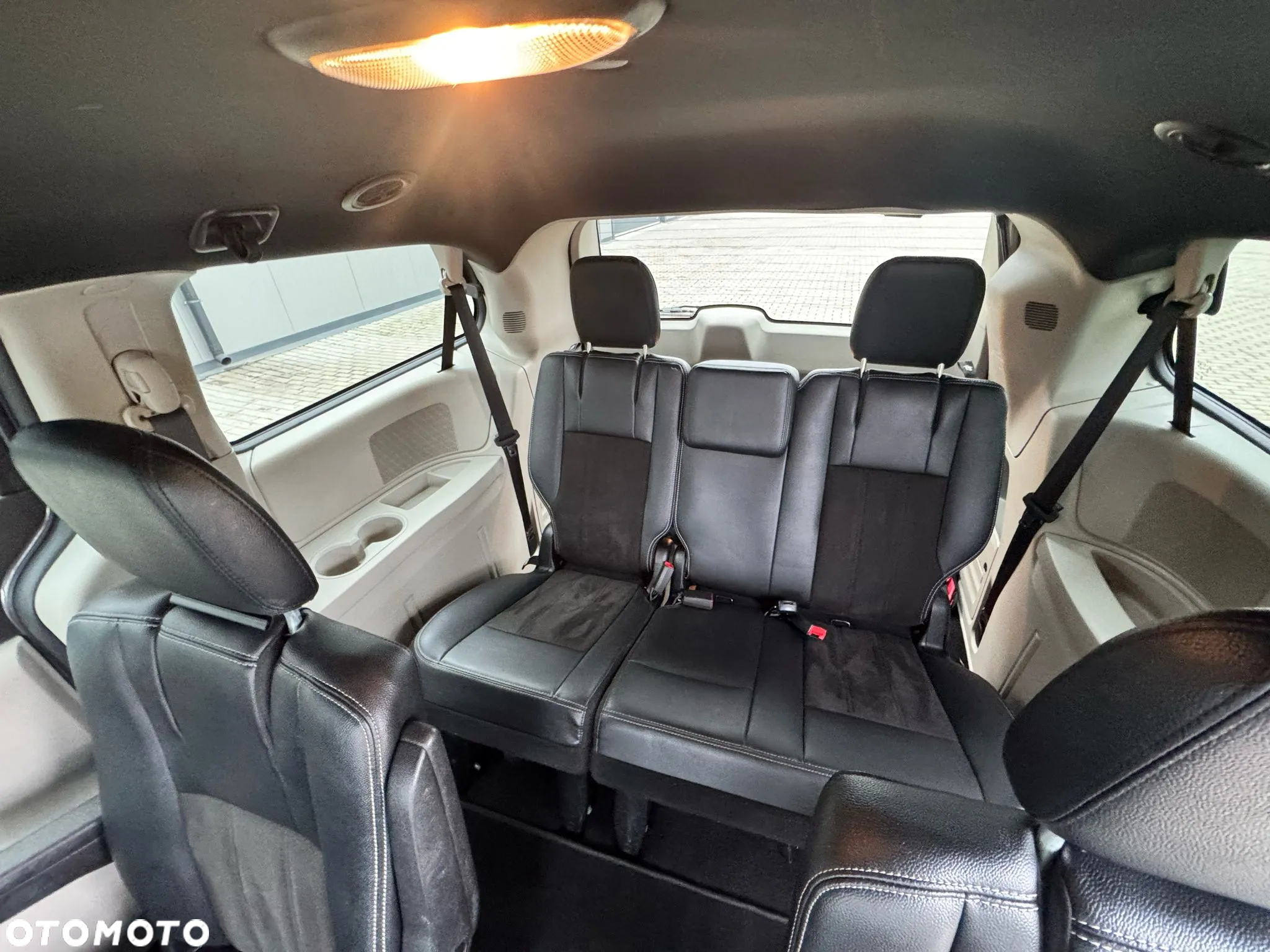 Dodge Grand Caravan - 13