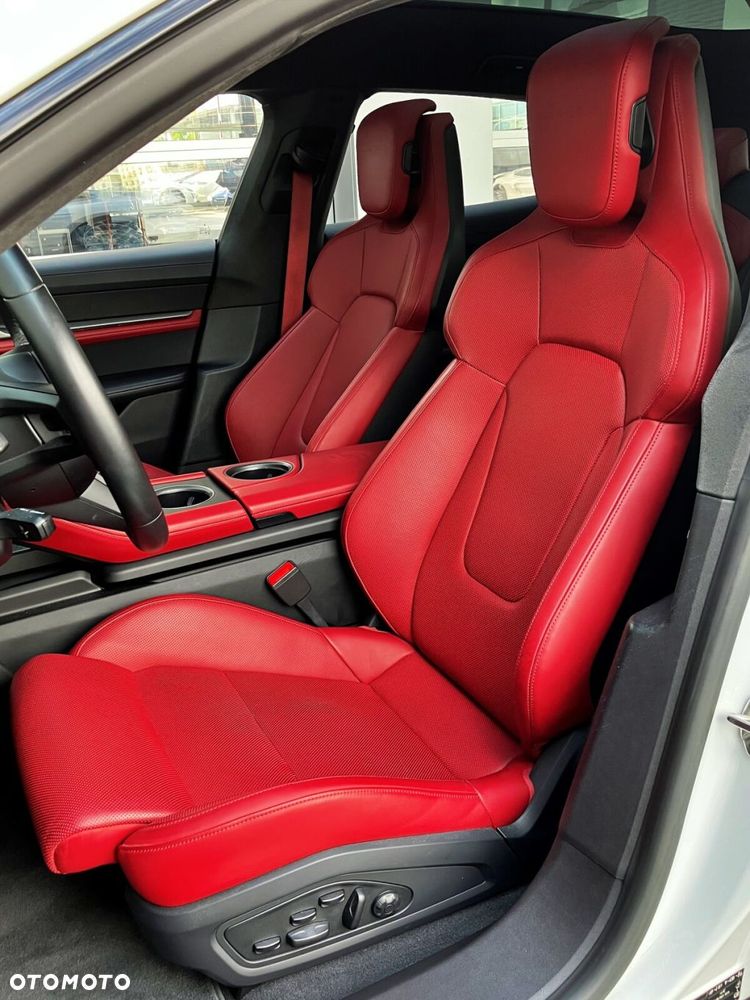 Porsche Taycan - 16