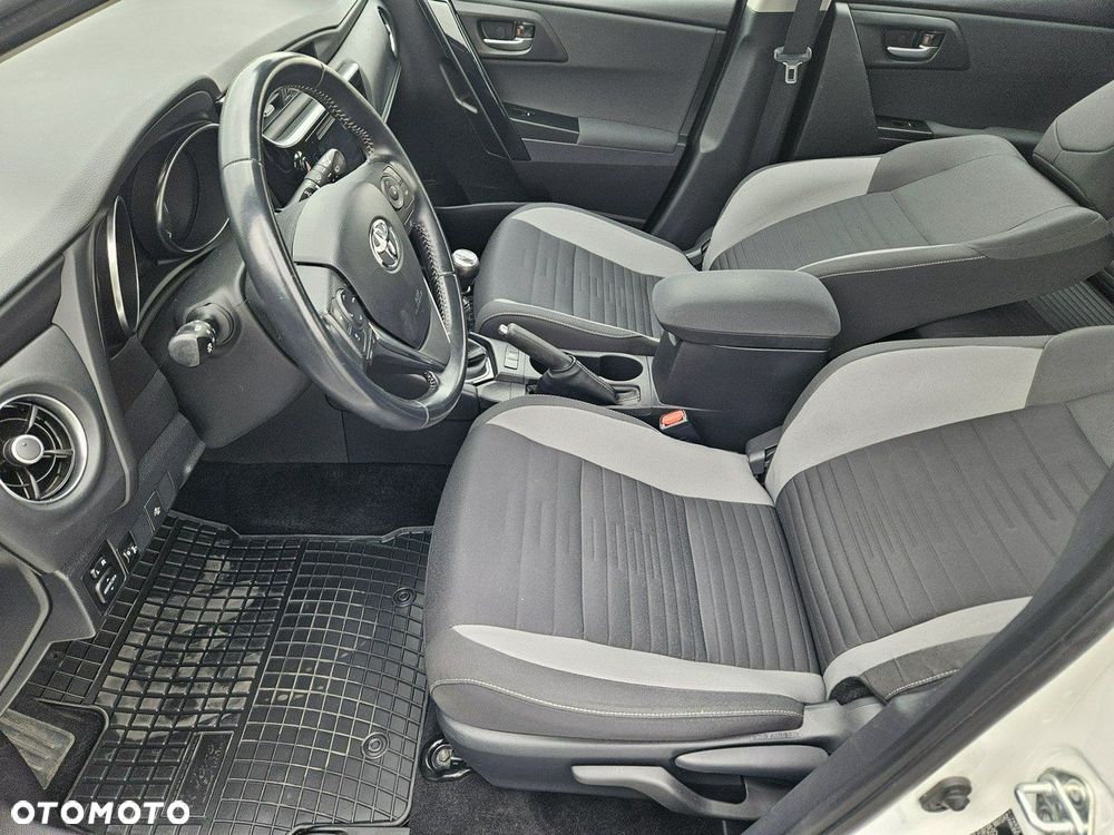 Toyota Auris - 12