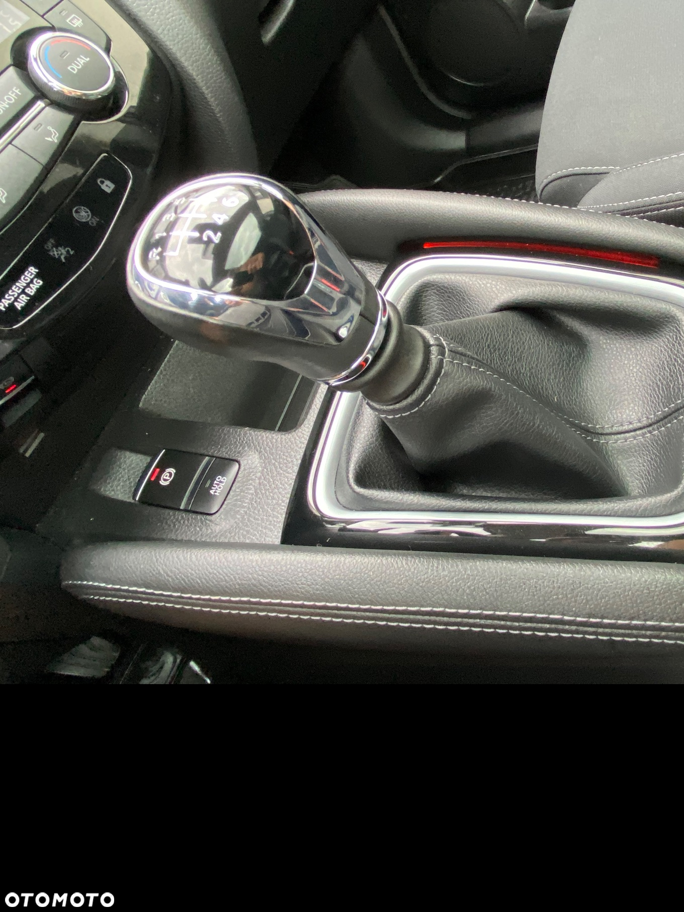 Nissan Qashqai 1.3 DIG-T N-Connecta - 33