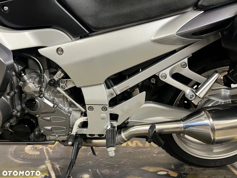 Yamaha FJR - 27