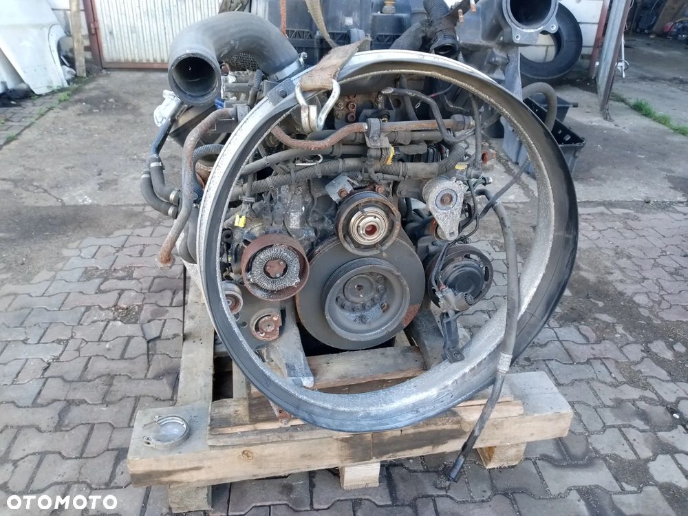 Silnik renault gama T uszkodzona obudowa sprzęgła DTI11 - 6