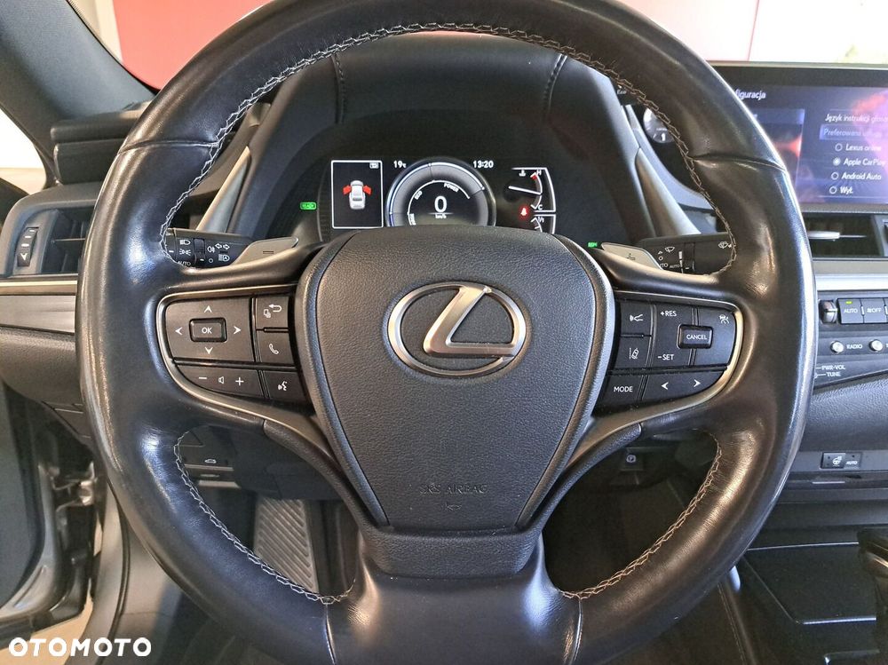 Lexus ES 300h Business Edition + - 34