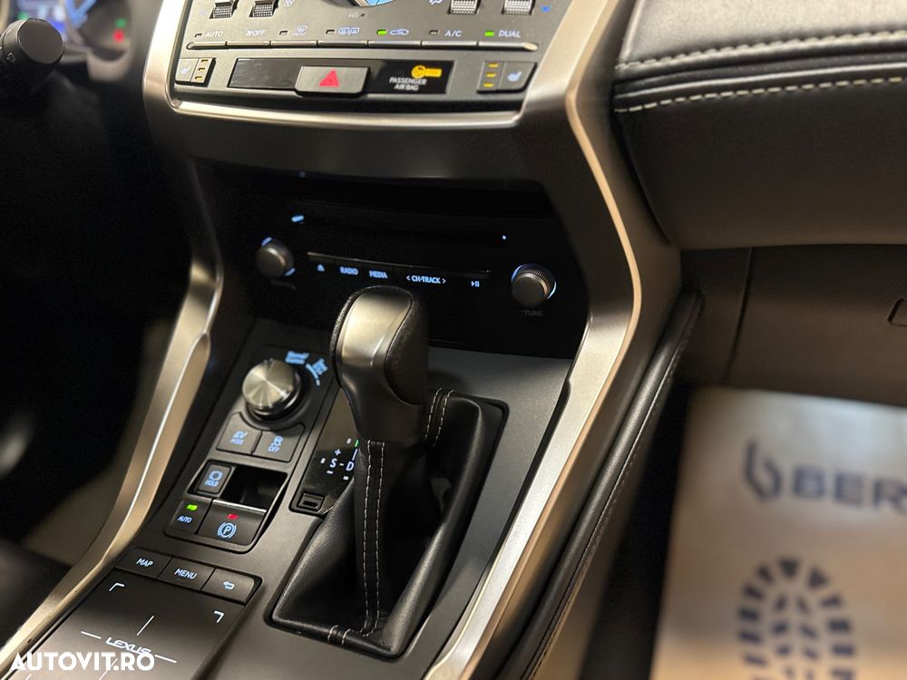Lexus Seria NX 300h AWD F Sport - 29