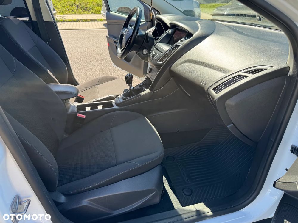 Ford Focus 1.5 TDCi SYNC Edition - 17