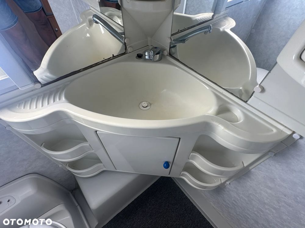 Adria CLASSICA 743 UP z ALDE , dużą markizą. 6/7 osobowa - 32