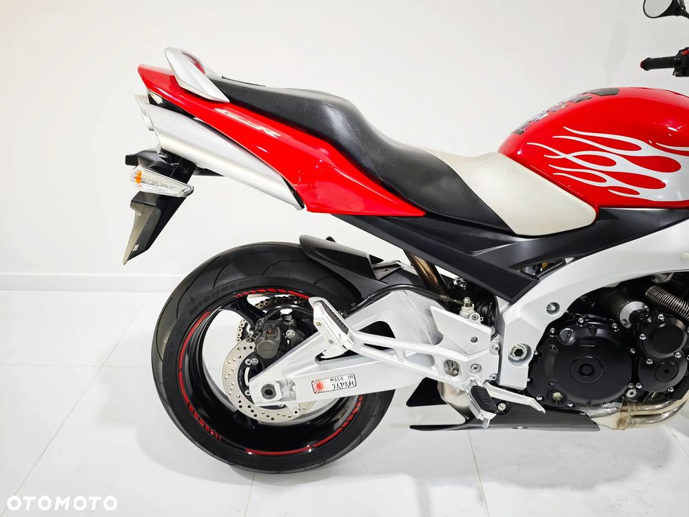 Suzuki GSR - 12