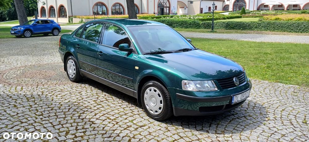 Volkswagen Passat - 4