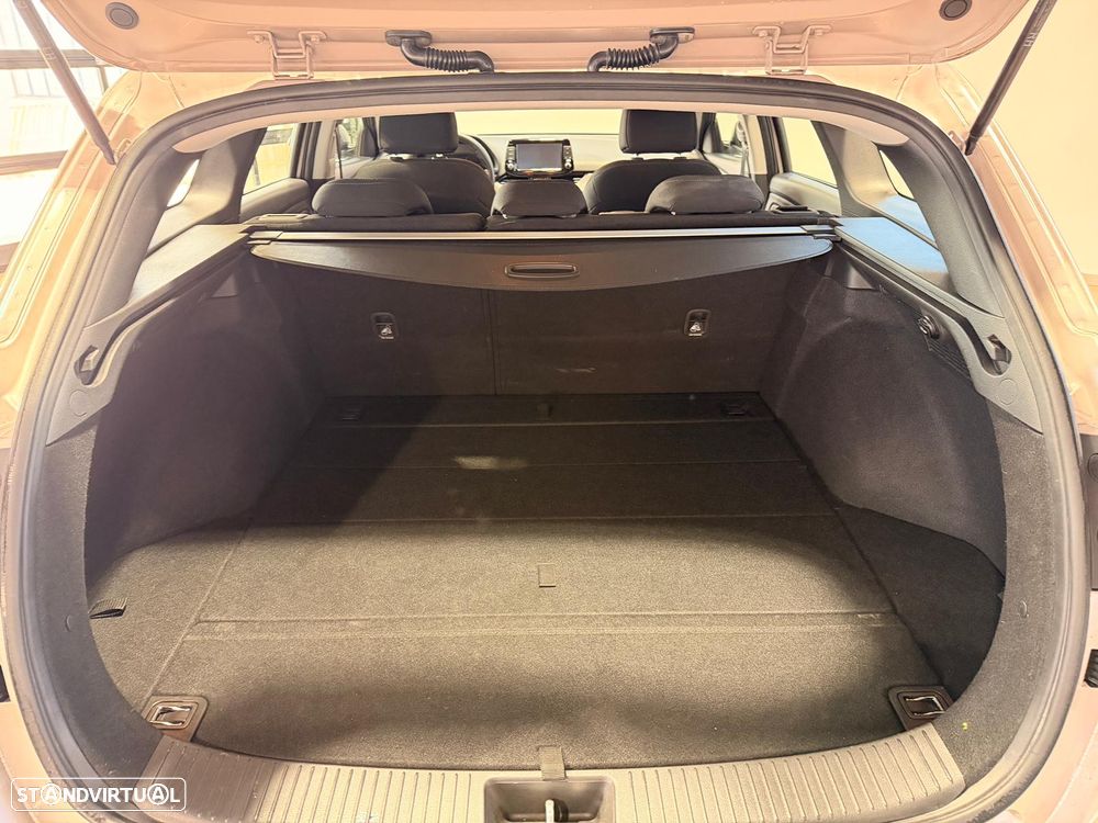 Hyundai i30 1.6 CRDI Comfort+Navi - 22